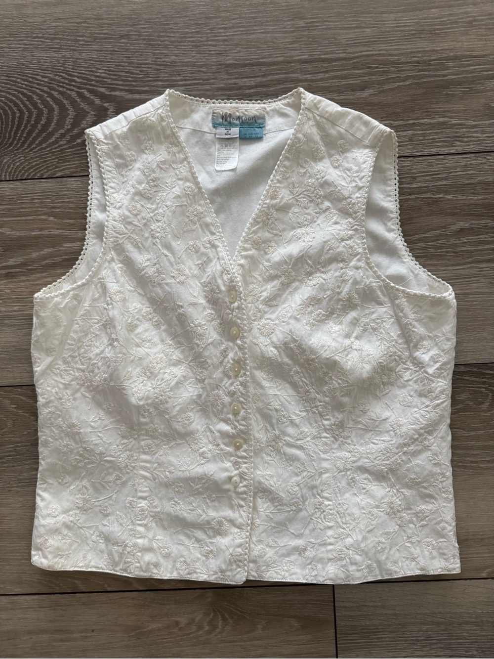 Vintage Monsoon White Embroidered V-Neck Button Down Sleeveless Top